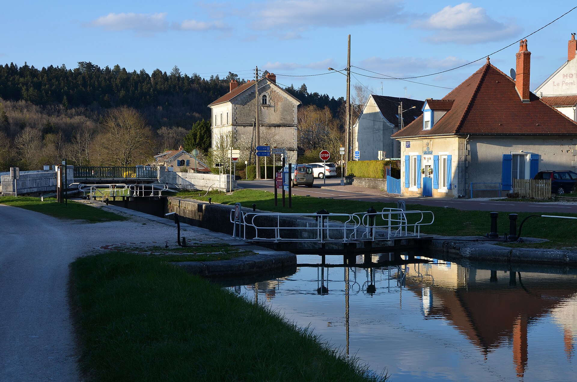 Écluse et pont de Pany (écluse 38).