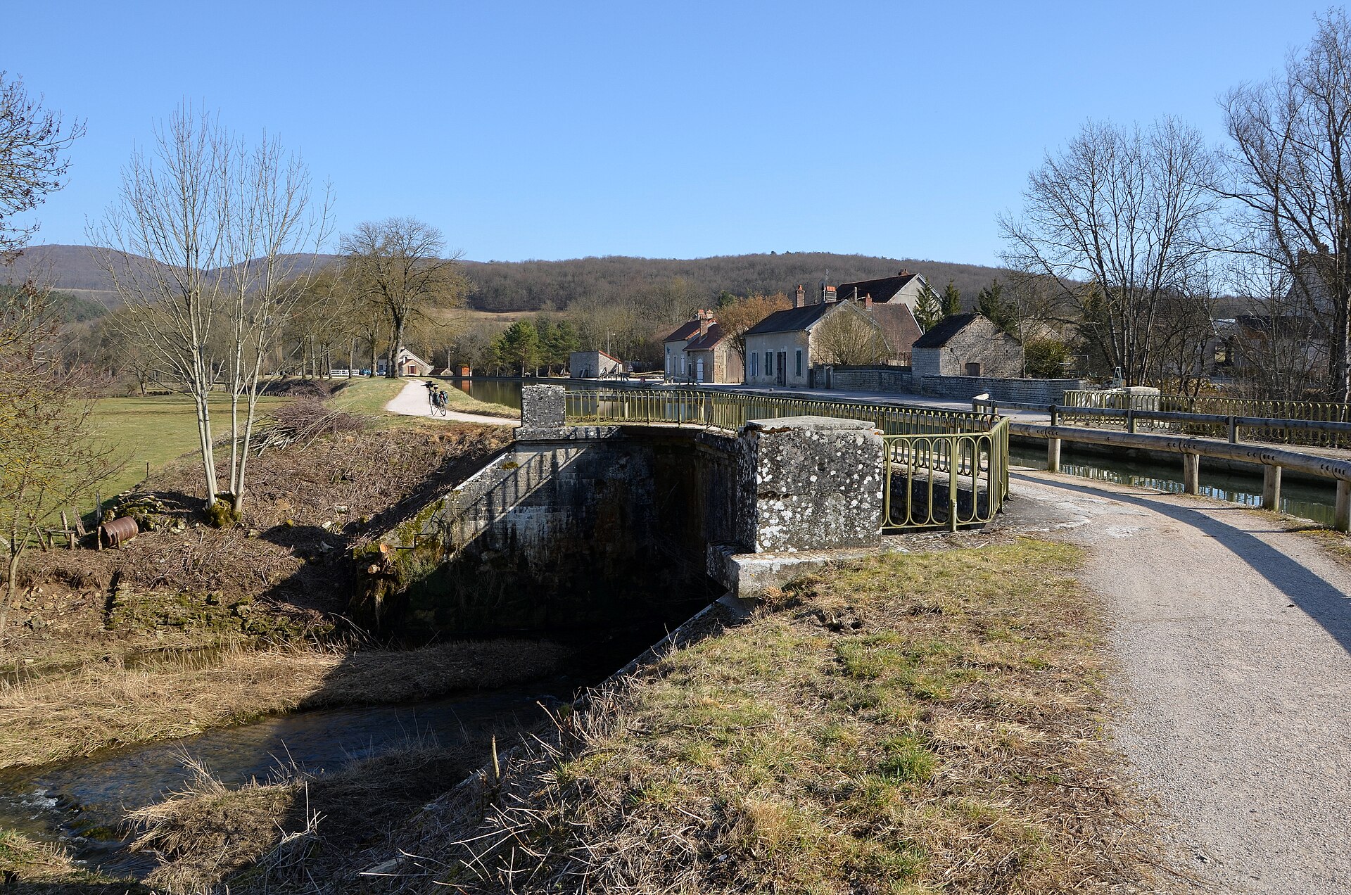 Canal de Bourgogne au Pont d’Ouche.