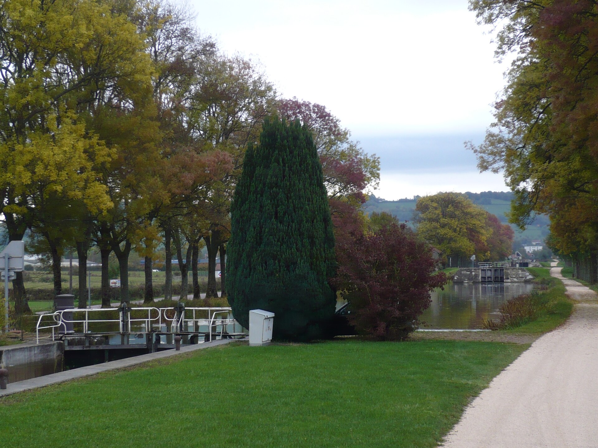 Suite d’écluses près de Pouilly-en-Auxois.